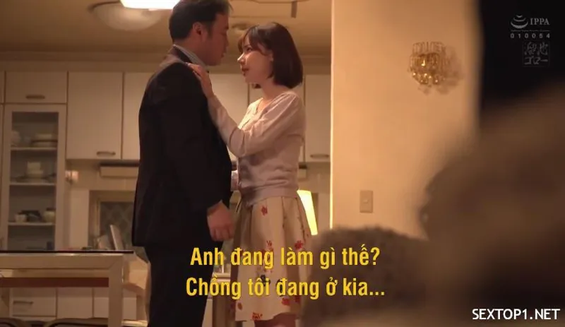 Em nghiện chim anh cứ cong mông tươi cười bú cu đến khi anh xuất tinh thì thôi